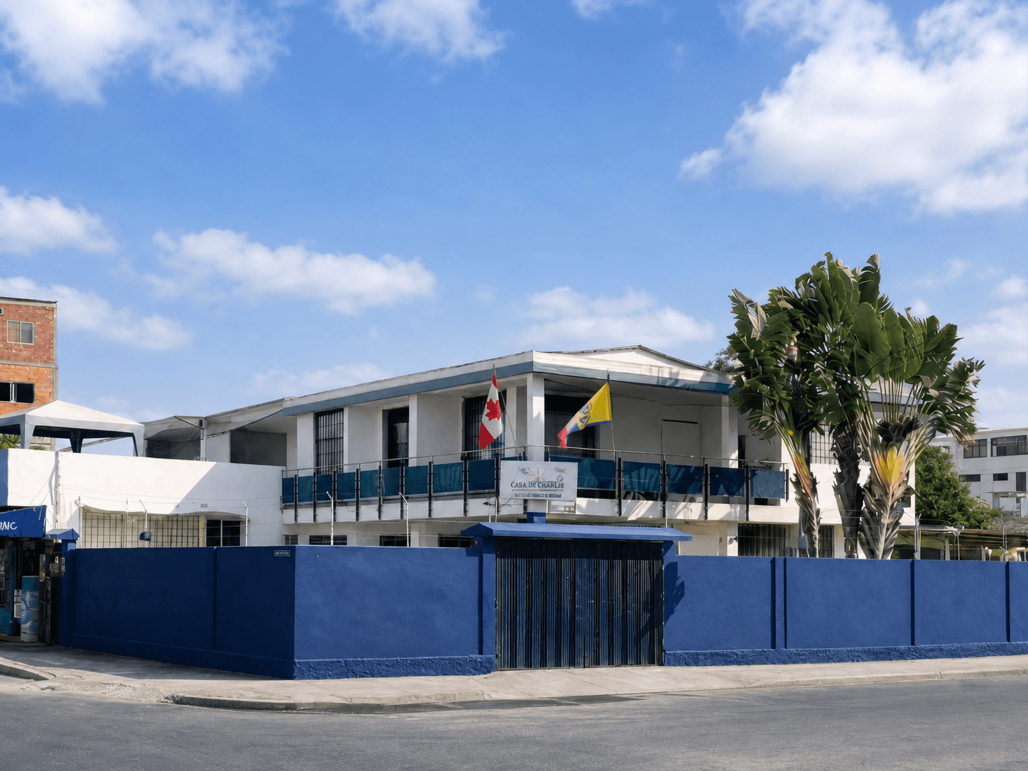 Exterior real de Casa de Charlie en Salinas