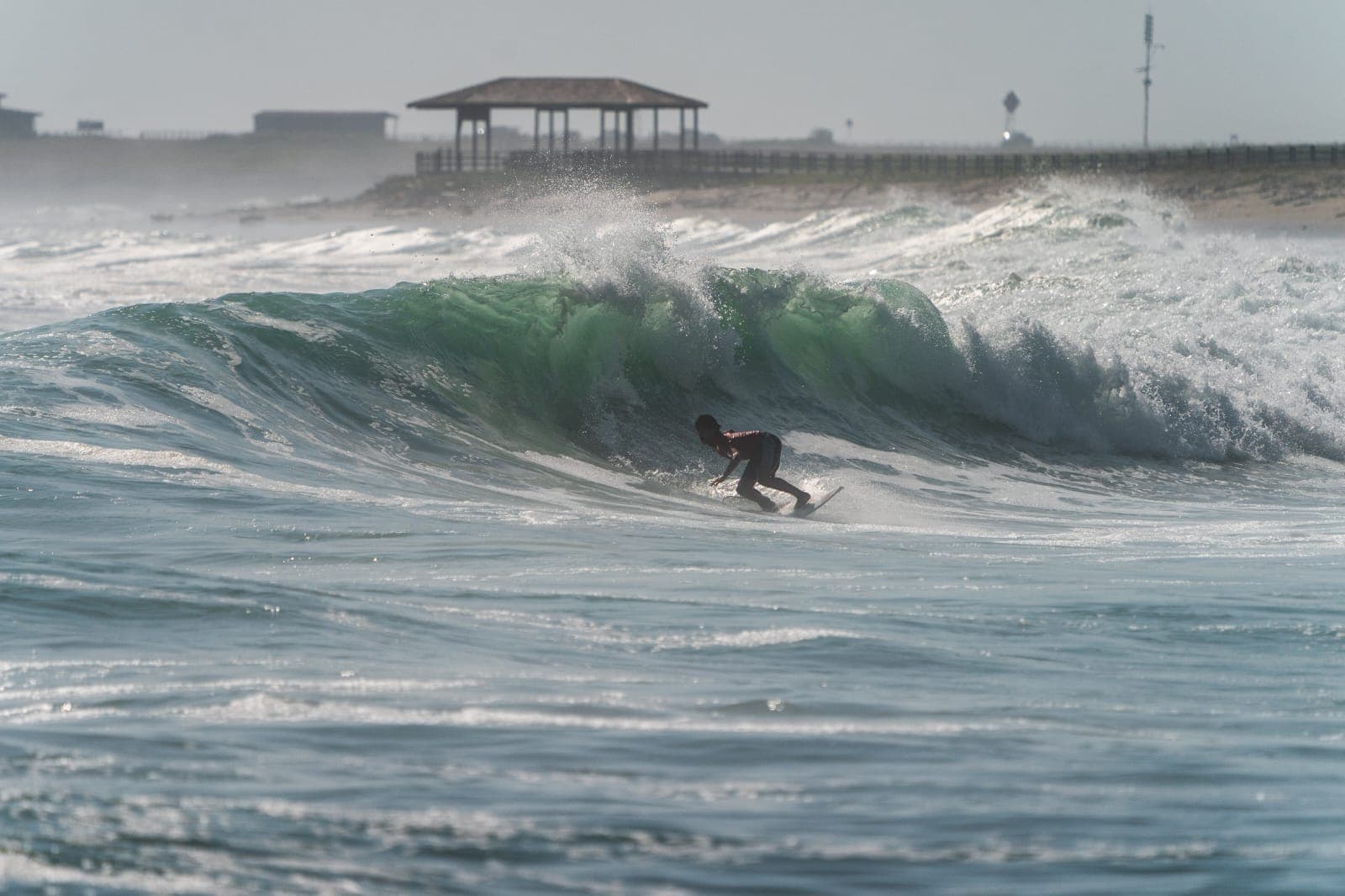 Surfista en Playa La Lobería, Salinas, durante una competencia anterior