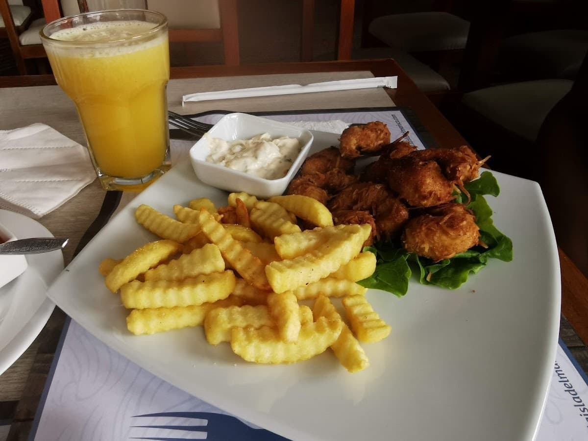 Plato servido en La Isla del Marisco en Salinas
