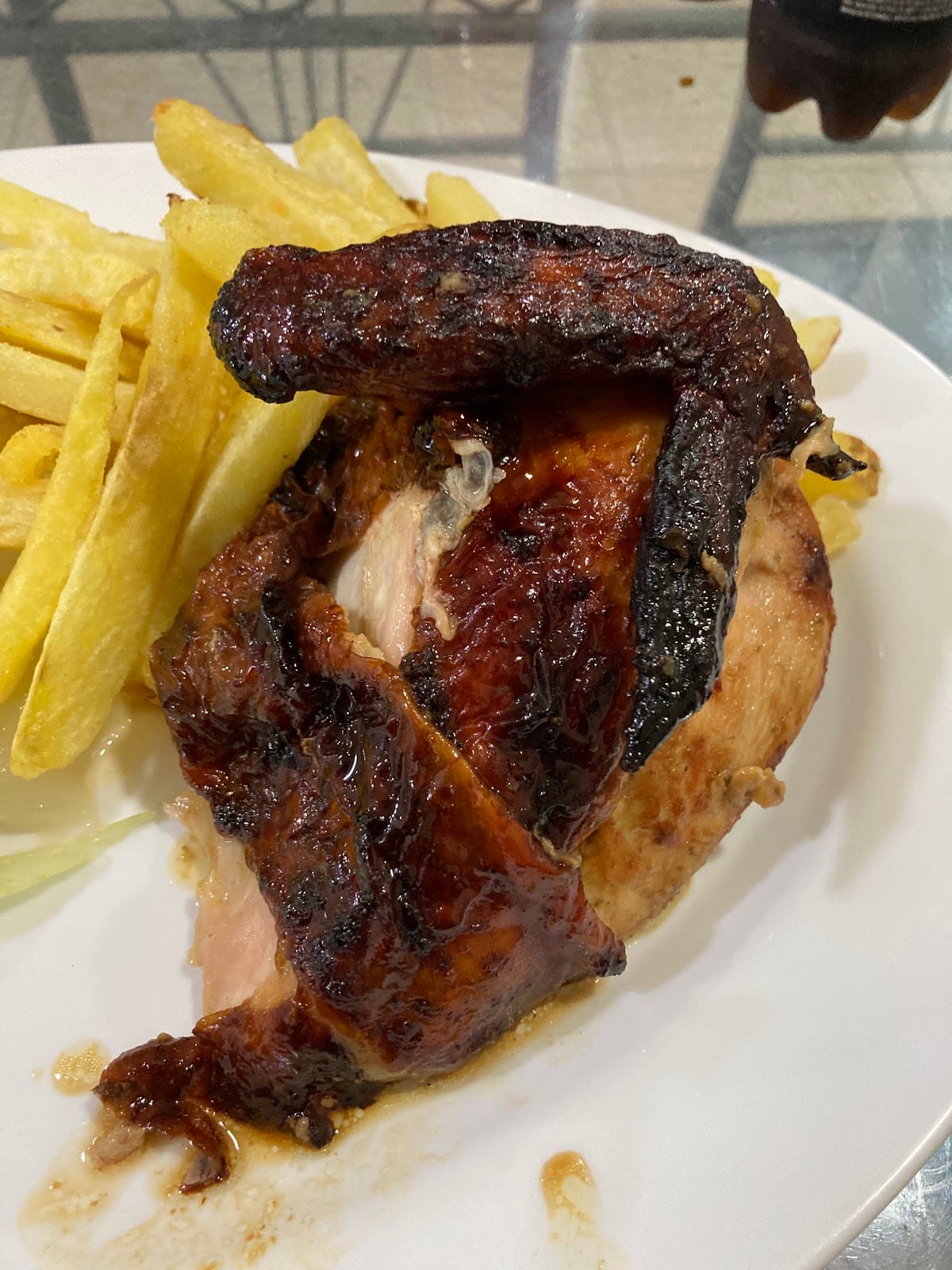 Pollo asado dorado con papas fritas de Comedor Pollo Asado, selección de Septiembre de 2026